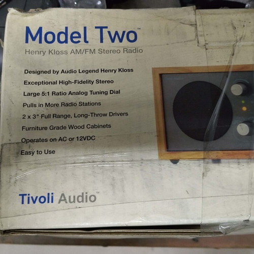 Retro radio Tivoli Audio like new
