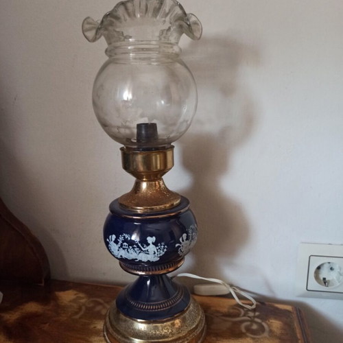 Table lamp used with vintage design