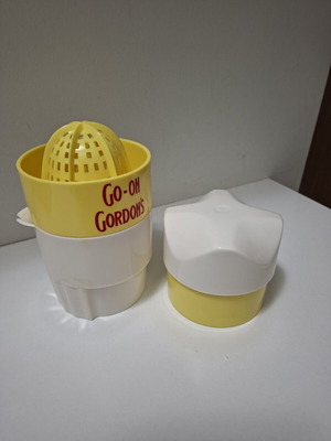 Gordon’s Gin Stifter and Shaker 2 in 1 like new
