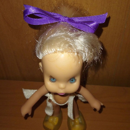 El Greco Happy Sister doll used with loose hip joint