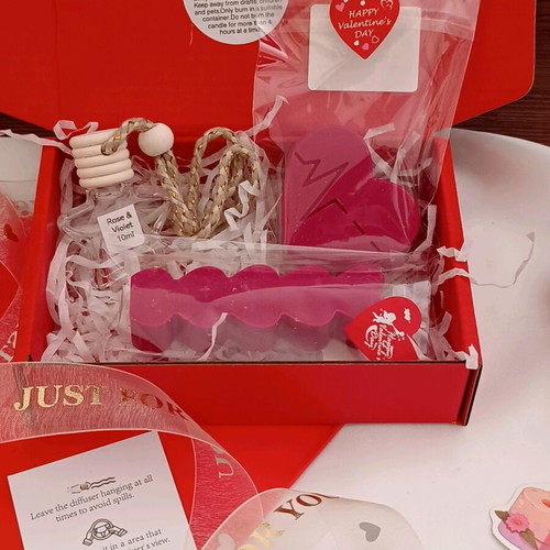 Heart Scent Box set new with car diffuser, wax melt and candle