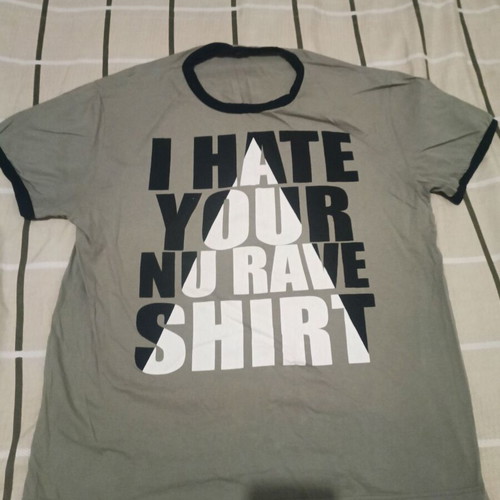 Rave unisex t-shirt like new, medium size