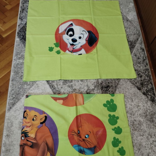 Children's bedding set with animals, like new