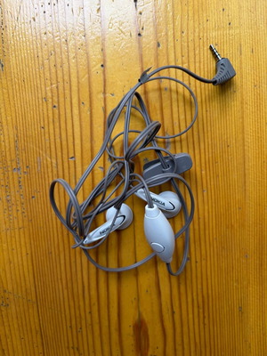 Nokia HS-7 Earbuds like new