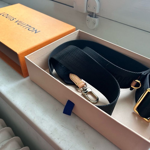 Louis Vuitton adjustable shoulder strap like new, black