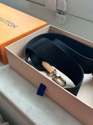 Louis Vuitton adjustable shoulder strap like new, black