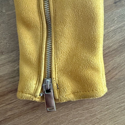 Crop suede jacket like new with silver details, yellow, size M