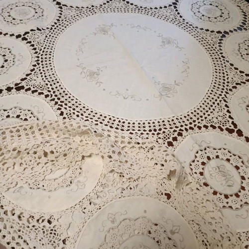 Handmade tablecloth diameter 165 cm like new, beige