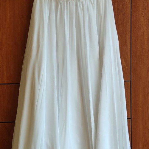 Wedding dress like new for petite brides, white with veil