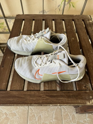 Nike Metcon 9 athletic shoes used, size 45, white
