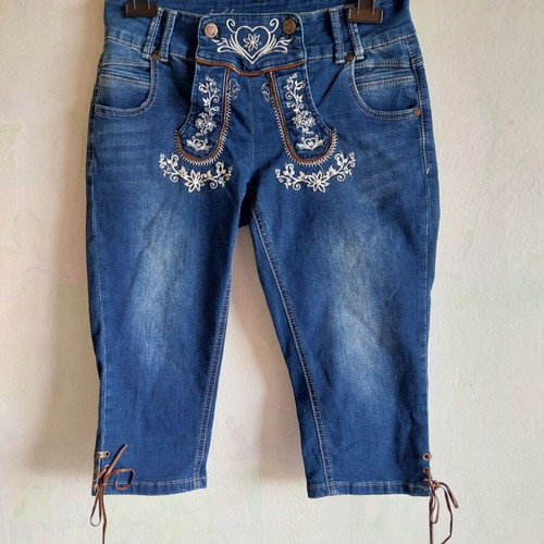 MyHailys Capri Denim Pants size M like new, embroidered Oktoberfest style
