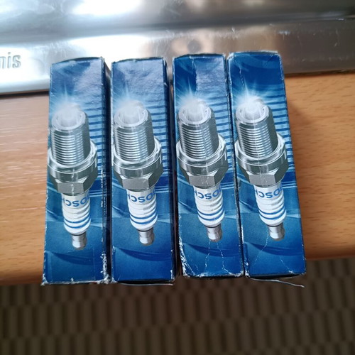 Bosch spark plugs set of 4 +8FR7DC+7955 new