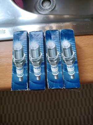 Bosch spark plugs set of 4 +8FR7DC+7955 new