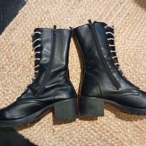 Black high boots used, size 39, with thick heel and silver laces