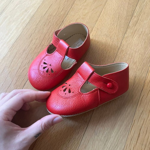 Early Days toddler shoes size 4/20 like new