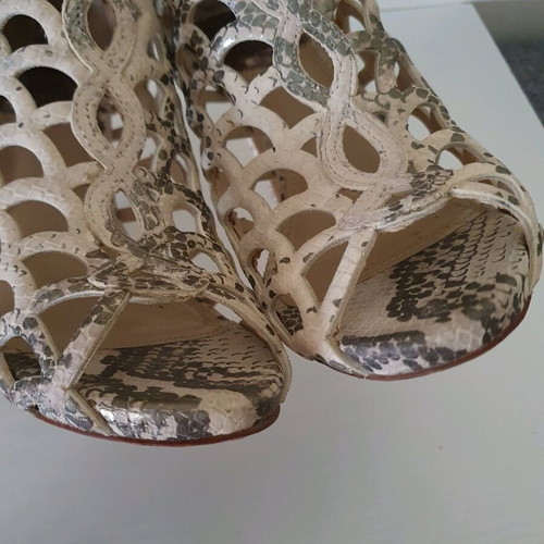 Vince Camuto leather shoes snake print size 36 like new