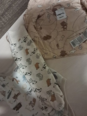 Baby clothing set like new, 3 pieces for 6-9 months