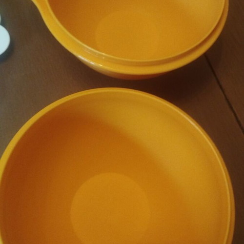 Tupperware plastic orange bowls, 1.4 liters, set of 2