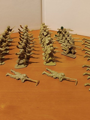American 1/32 scale toy soldiers, 43 pieces