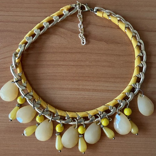 Necklace set like new, 2 bright summer colors