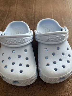 Παιδικές σαγιονάρες Crocs σαν καινούργιες, γαλάζιο Blue Calcite, μέγεθος C7 (23-24)