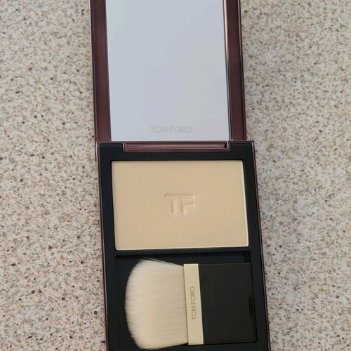 Tom Ford Illuminating Powder like new, shade 01 Translucent