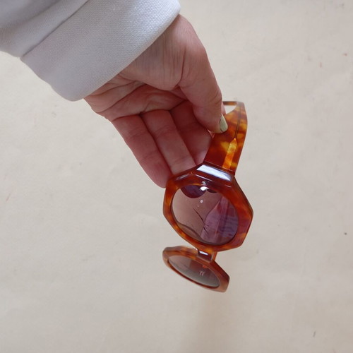 Tortoiseshell Sunglasses used with cracked lenses beige brown