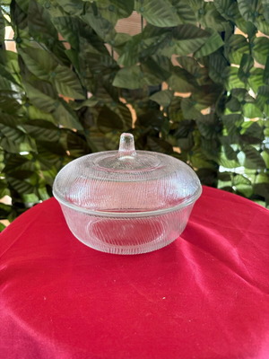 Glass candy dish with lid like new 15x15cm