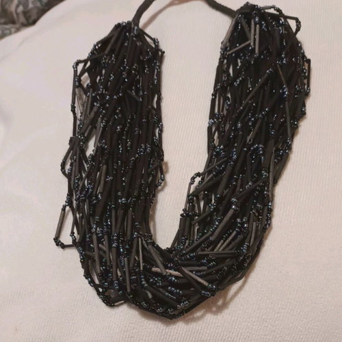 Short sparkling black necklace new