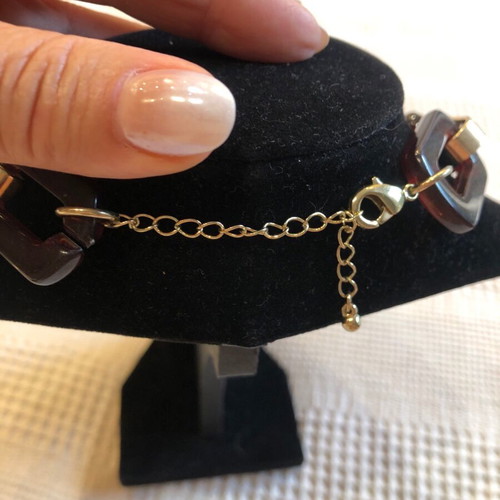 Choker necklace with brown rings and turtle design new