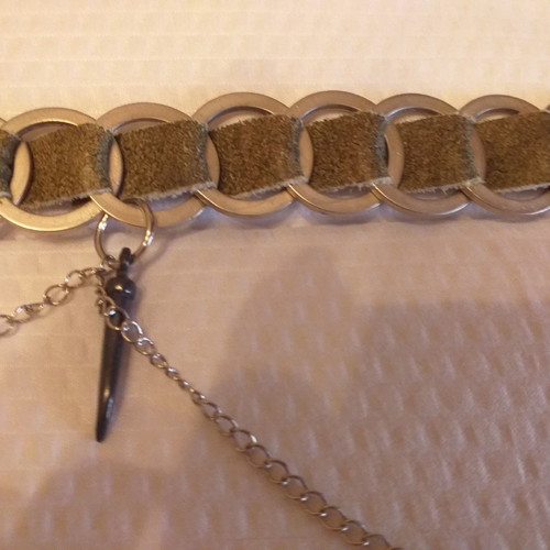 Metal belt with oil leather and chains