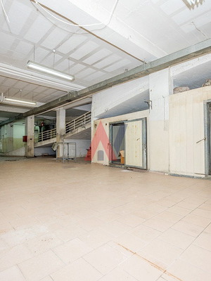 Κατάστημα γωνιακό 860 τ.μ. 3 επιπέδων στην Καλαμαριά