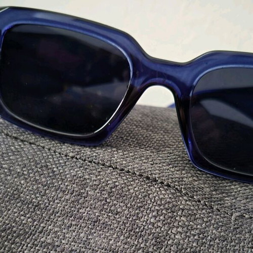 Sunglasses like new, blue, in excellent scratch-free condition