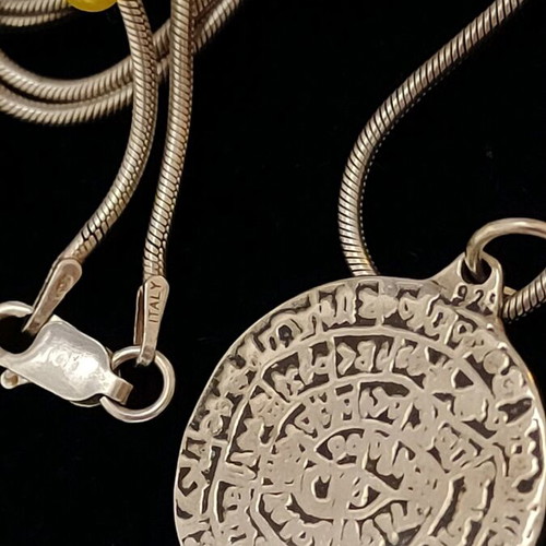 Necklace with 9.25 silver chain and Phaistos disc like new