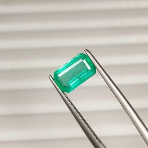 Natural Emerald 1.86 ct IGI Certified from Zambia, new