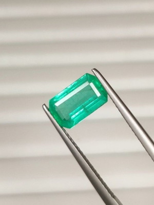 Natural Emerald 1.86 ct IGI Certified from Zambia, new