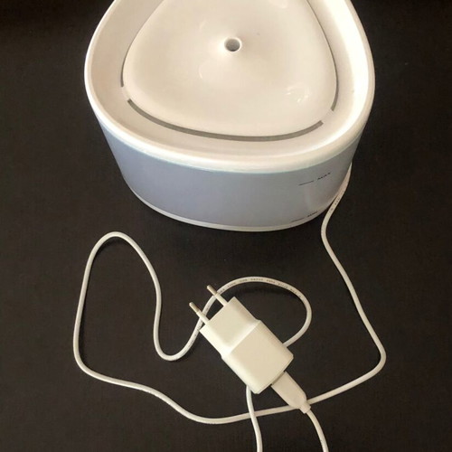 Automatic pet water fountain for cats and dogs