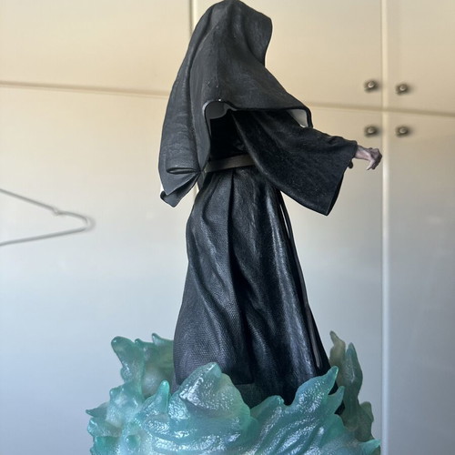 The Nun Diamond Select figure