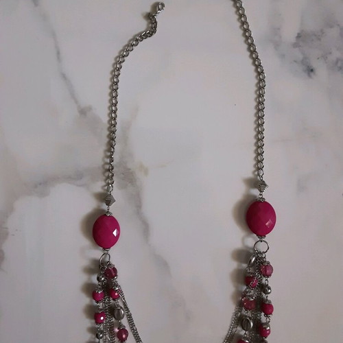 Silver necklace like new
