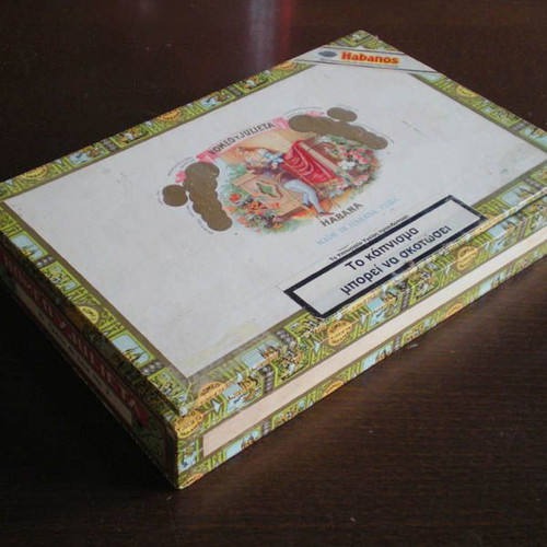 Romeo Y Julieta wooden box used, empty cigar case