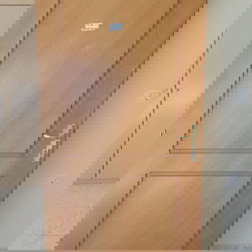 Μασίφ πόρτα μεταχειρισμένη χωρίς κάσα, ύψος 2,15 μ., πλάτος 1,00 μ. (6 τεμάχια)