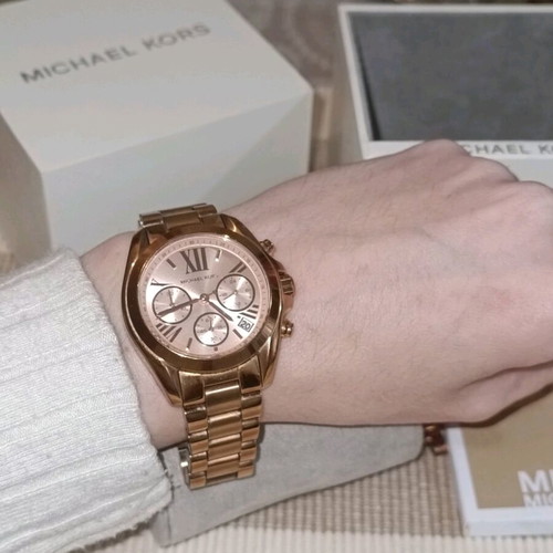 Michael Kors wristwatch women's like new with box and certificate