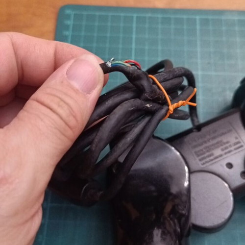 Sony PlayStation 2 ενσύρματο μαύρο χειριστήριο μεταχειρισμένο μόνο για ανταλλακτικά