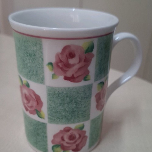 Crown Trent coffee mug like new with pink flowers