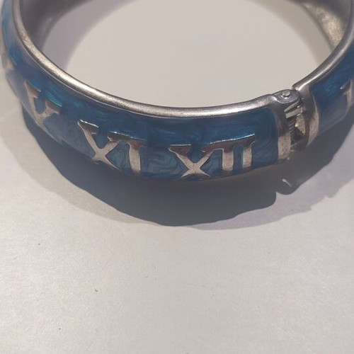 Metal bracelet with Roman numerals like new, blue and silver