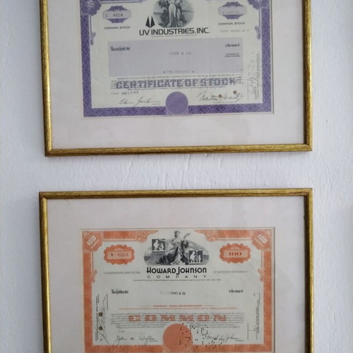 Collectible bond prints like new, set of 5 with gold frames