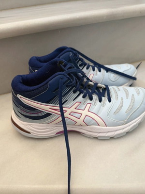 Asics volleyball shoes used, comfortable fit