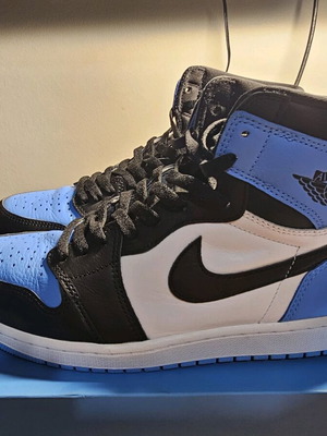 Jordan 1 UNC High like new, size 45, white and blue