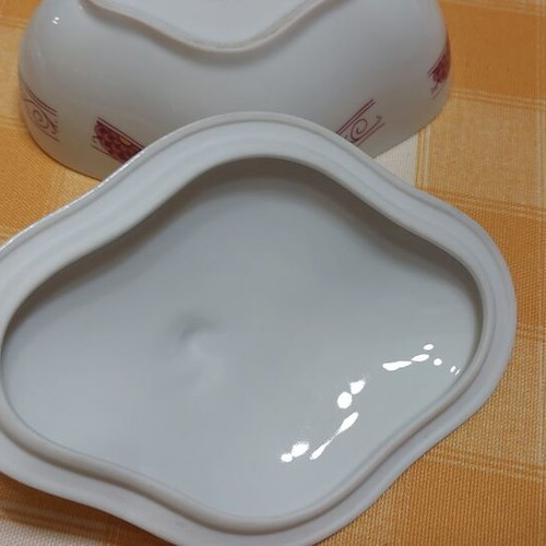 Kaiser W. Germany porcelain set like new, collectible pieces