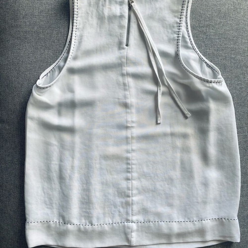 Stradivarius sleeveless top white like new with back zipper
